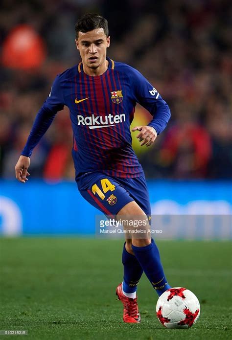 Philippe Coutinho of Barcelona runs with the ball during ...