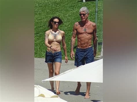 Photos: Anthony Bourdain et Asia Argento Show Off Ripped ...