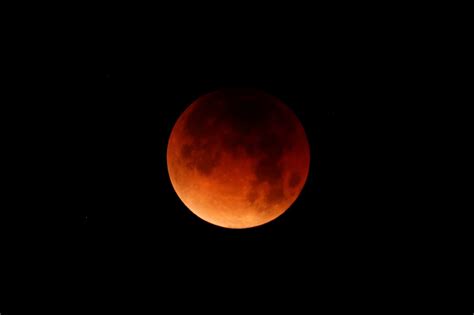 Photos of the super blue blood moon lunar eclipse ...