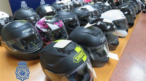 Pillado un ladrón de cascos de moto en Madrid