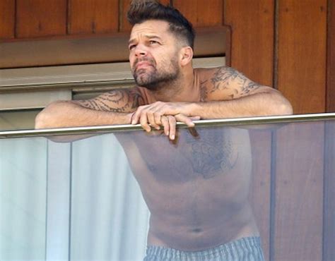 Pillan a Ricky Martin en calzoncillos en su hotel | CromosomaX