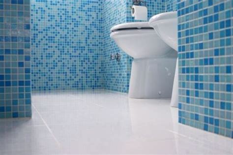 Pisos y azulejos para baños modernos