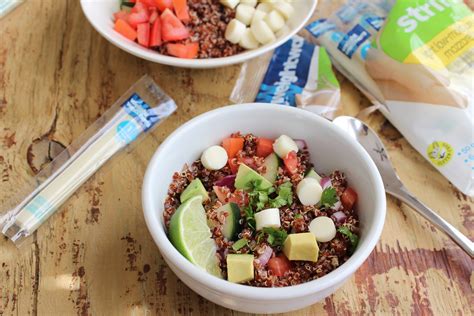 Plato de Quinoa con Tomate, Aguacate y Queso