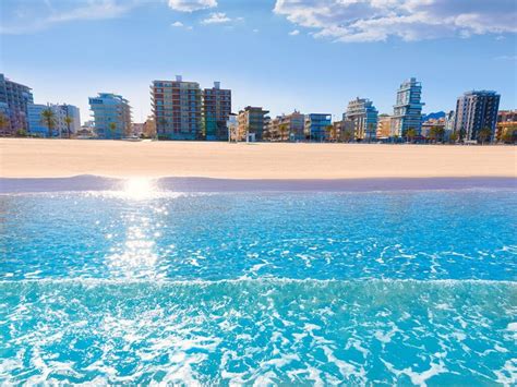 Playa de Gandia   Con 3km y a tan solo 100 metros del ...