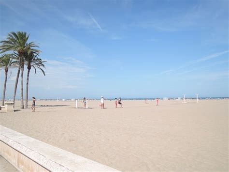 Playa de La Malvarrosa: fotografía de Playa de La ...