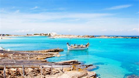 Playa Es Pujols: Guía de Formentera e Ibiza   Tripkay