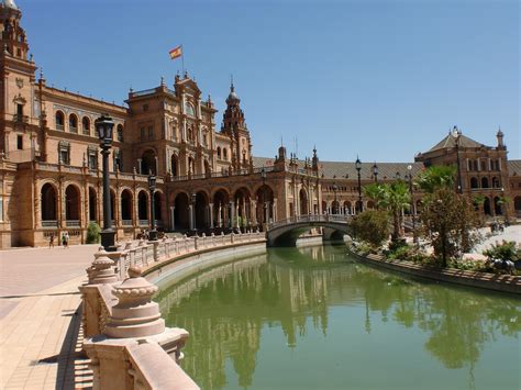 Plaza de Espana in Seville: A Breathtaking Bit of ...