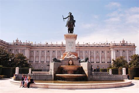 plaza de oriente hoy   Plaza en Plaza de Oriente   Madrid