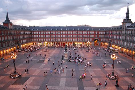 Plaza Mayor de Madrid   Wikipedia, la enciclopedia libre