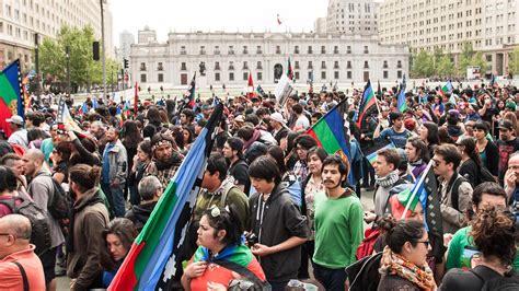 Policía de Chile reprime marcha de mapuches contra el ...