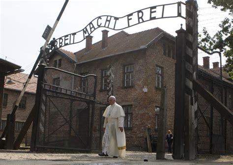 Pope Speaks of ‘Cruelties of Today’ After Auschwitz Visit