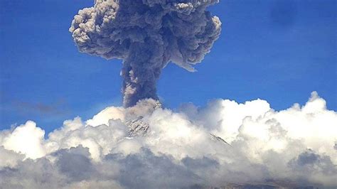Popocatépetl emite fumarola de más de 6,500 pies de altura ...