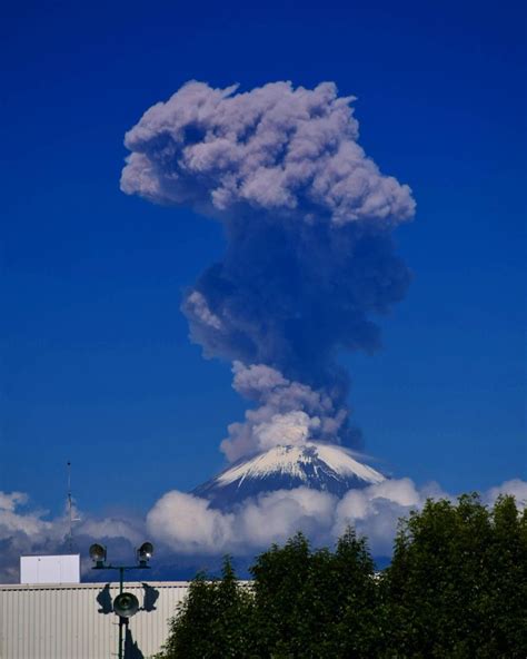 Popocatepetl volcano erupts during solar eclipse on August ...