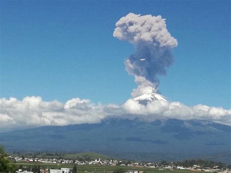 Popocatepetl volcano erupts during solar eclipse on August ...
