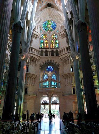 Por dentro.   Foto di Sagrada Familia, Barcellona ...