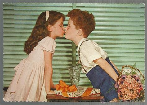 postal niños dandose un beso   Comprar Postales antiguas ...