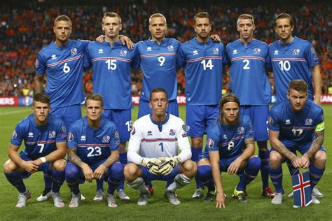 Pour jouer avec l Islande, il faudra choisir PES 2017 ...