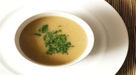 Prepara una rica y saludable sopa de platano verde ...