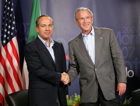 President George W. Bush exchanges handshakes with Mexico ...