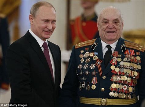 Presidente Putin le otorga otra medalla a condecorado ...