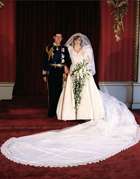 Príncipe Carlos chorou na véspera do casamento com Diana