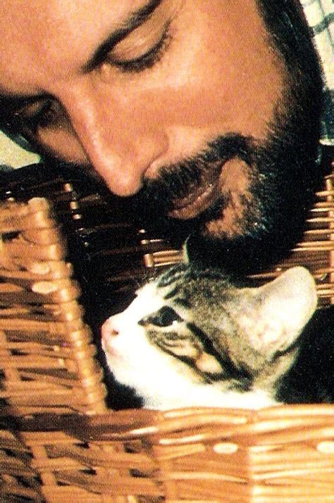 priscilla page on Twitter:  Freddie Mercury + cats https ...