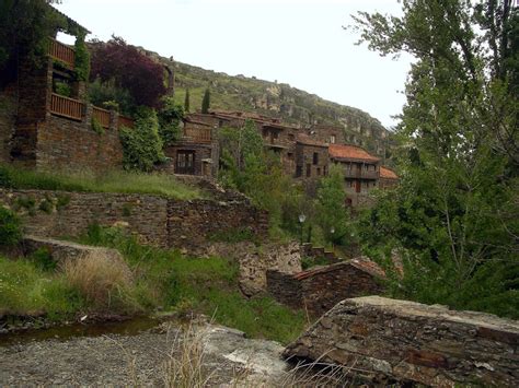 Pueblo de Patones de Arriba en la sierra de Madrid