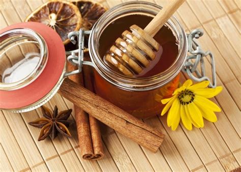 ¿Pueden la miel y la canela reducir el acné?