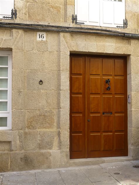 Puerta de entrada en madera | Puertas Coruña | Vetta Grupo ...