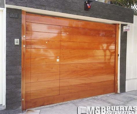 Puertas de garaje en madera cedro   M&B Puertas Automáticas