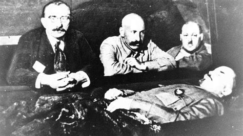 Putin compara la momia de Lenin con las reliquias de ...