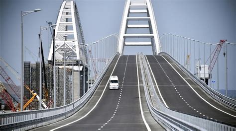 Putin inaugura el puente que une Crimea con Rusia