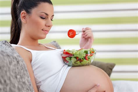 Qué comer durante el embarazo  infografía  | Maternidadfacil