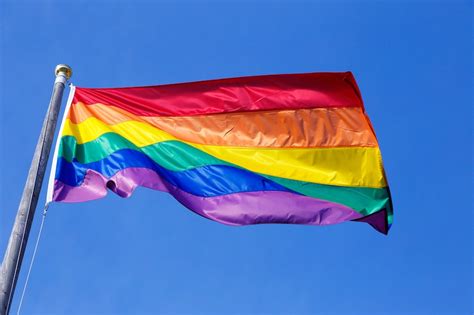 ¿Qué significan los colores de la bandera LGBT? – Sopitas.com