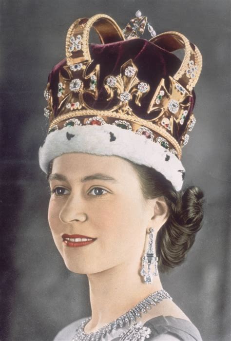 queen elizabeth ii jewellery   Queen Elizabeth II Photo ...