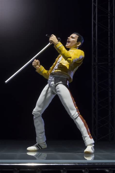 Queen s Freddie Mercury SH Figuarts   The Toyark   News