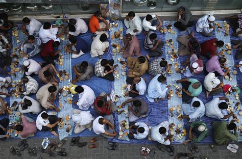 Ramadan Mubarak! 11 greetings, quotes and messages for ...