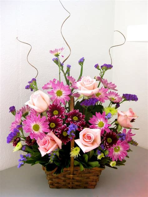 Ramos de flores y arreglos florales para decorar el hogar
