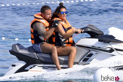 Raquel Bollo y Rafa Mora en moto de agua en Ibiza   Los ...