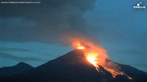 Raw: Mexico s Colima Volcano Erupts