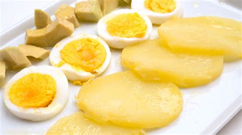 Receta de Ensalada de patata, aguacate y huevo   Karlos ...