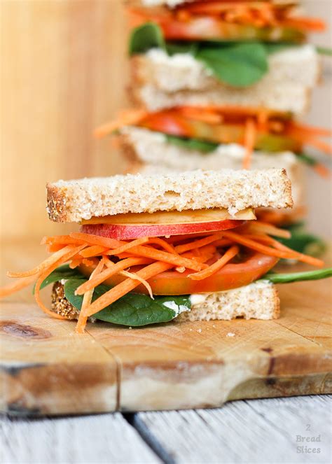 Receta de Sandwich Club vegetariano   2 Bread Slices