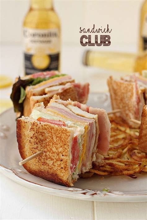 Receta de Sándwich club  y como estropearlo al cortarlo