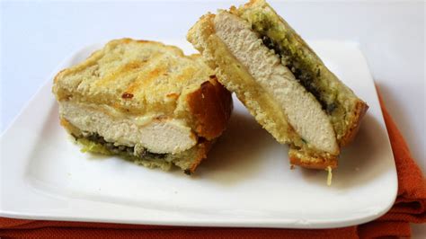 Receta de Sándwich de Pollo con Pesto | QueRicaVida.com