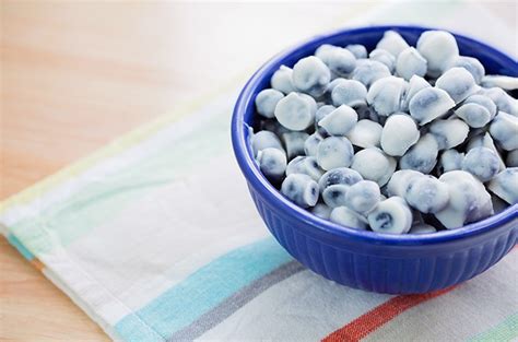 Recipe: Frozen Blueberry Yogurt Bites