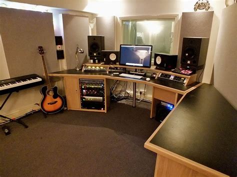 Recording Studio Desk Ideas   http://www.buylandingpages ...