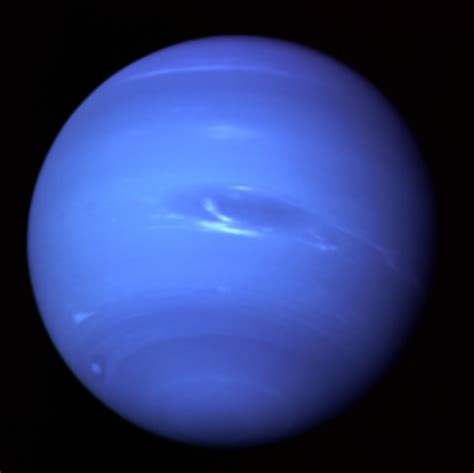 Recorrido espacial: Urano y Neptuno  los gigantes helados