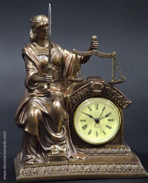 Reloj Diosa de la justicia. 22 cm.