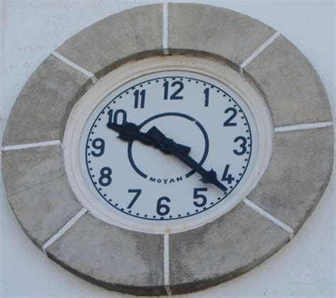 Reloj fachada lateral del Ayuntamiento, GARGUERA  Cáceres