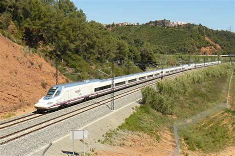 RENFE refuerza los trenes AVE Barcelona – Sevilla con ...